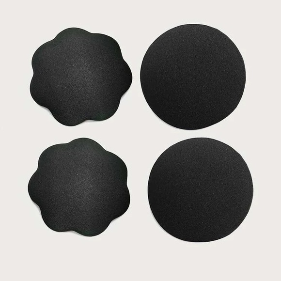 Black Petals and pasties - Picture 2 of 5